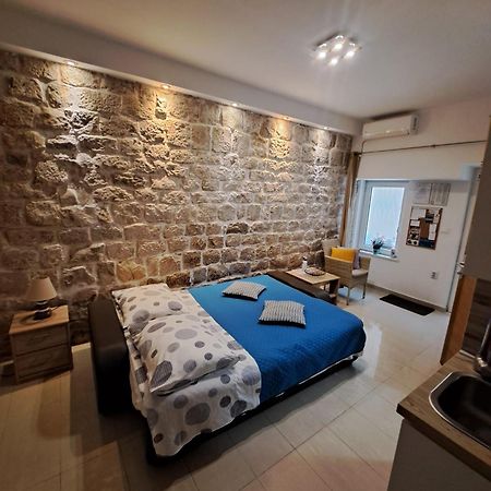 Studio Apartment Legcevic Каштела Экстерьер фото
